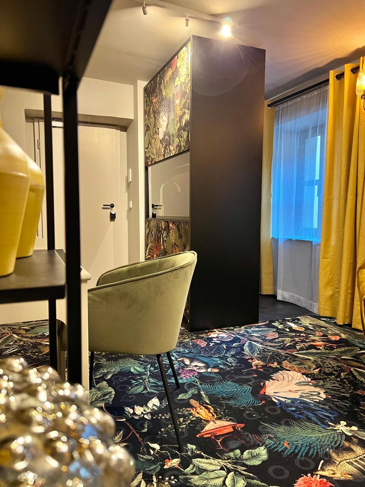 Hotel Pebbles By Ring